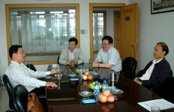 溧陽市委常委、常務(wù)副市長湯如軍來上上集團調(diào)研