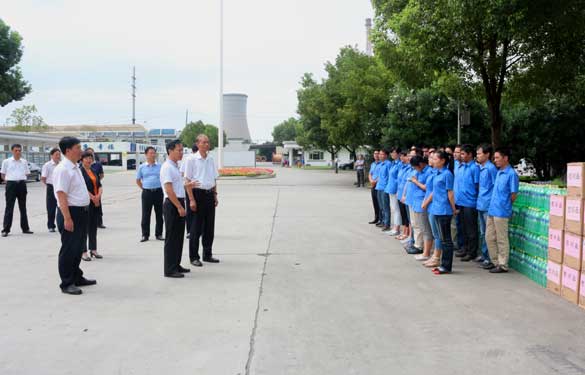 溧陽(yáng)市四套班子領(lǐng)導(dǎo)來(lái)上上集團(tuán)慰問(wèn)一線員工