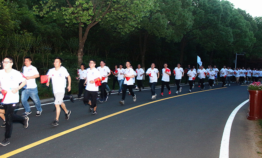 不忘初心 逐夢(mèng)奔跑——上上電纜舉辦“學(xué)黨史、跟黨走、銘黨恩”夜跑活動(dòng)